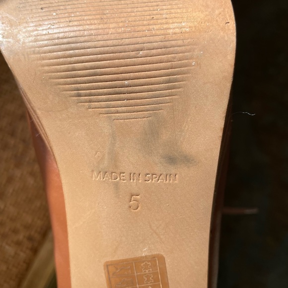 NEW || Brown Leather Heels - Picture 5 of 7